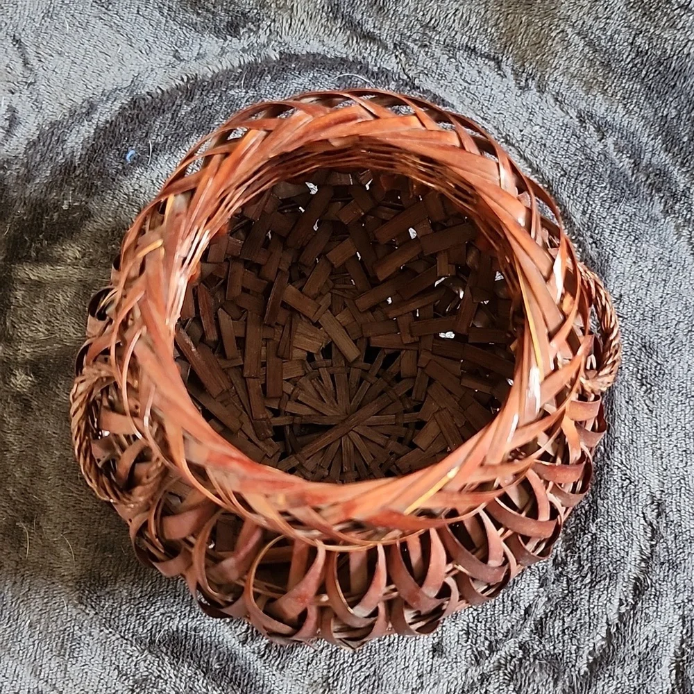 Hand woven chestnut vase basket ring handle small